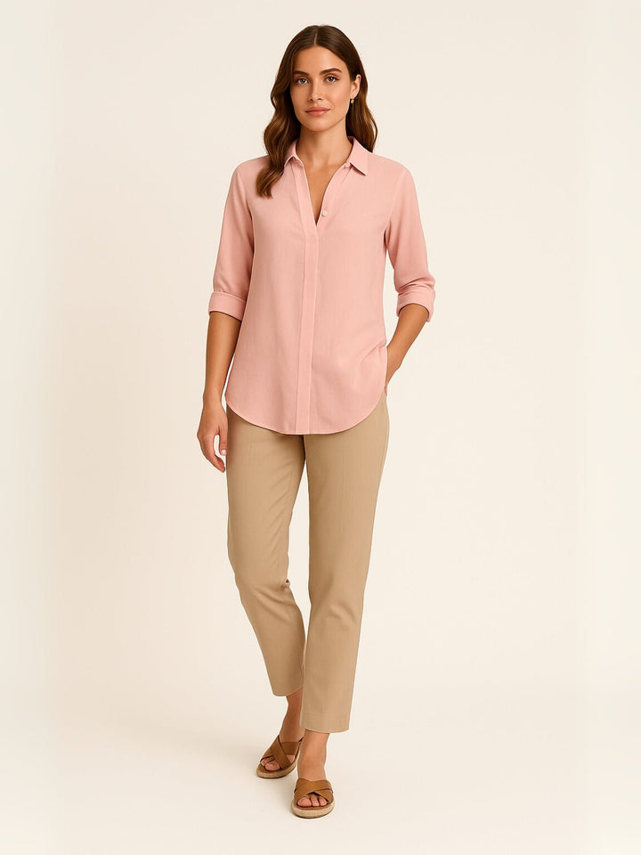 Femme portant Blouse Milindra | Blouse uni manches courtes fluide