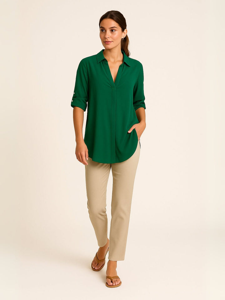 Femme portant Blouse Milindra | Blouse uni manches courtes fluide
