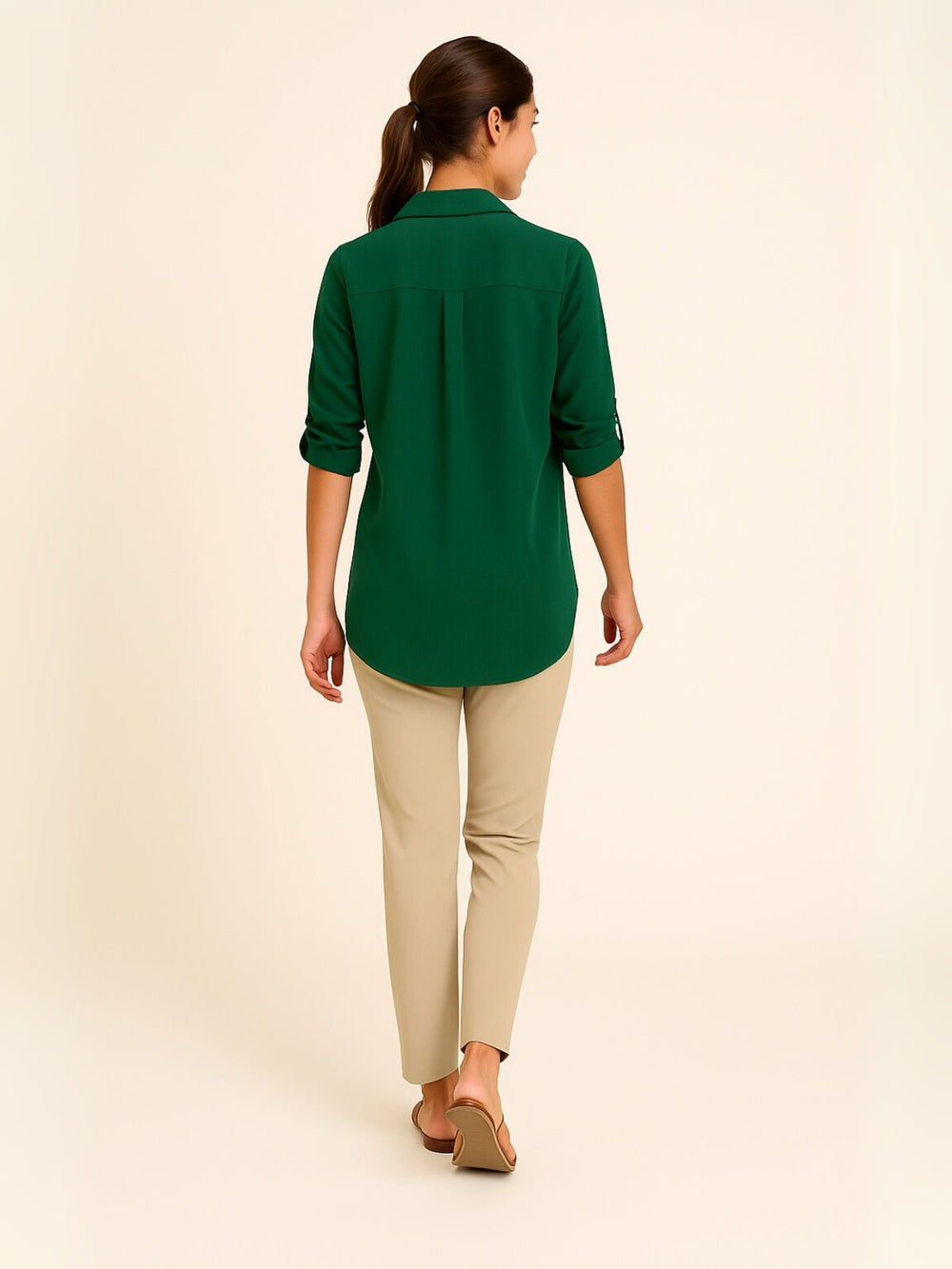 Femme portant Blouse Milindra | Blouse uni manches courtes fluide