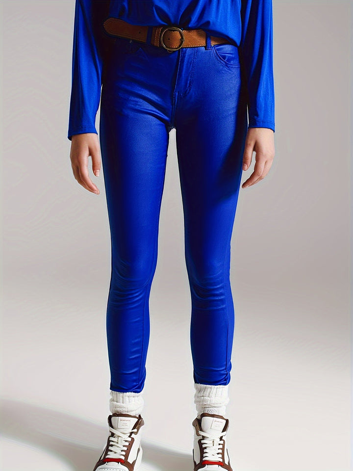 Femme portant Jean noir Miloria | Pantalon skinny effet cuir brillant