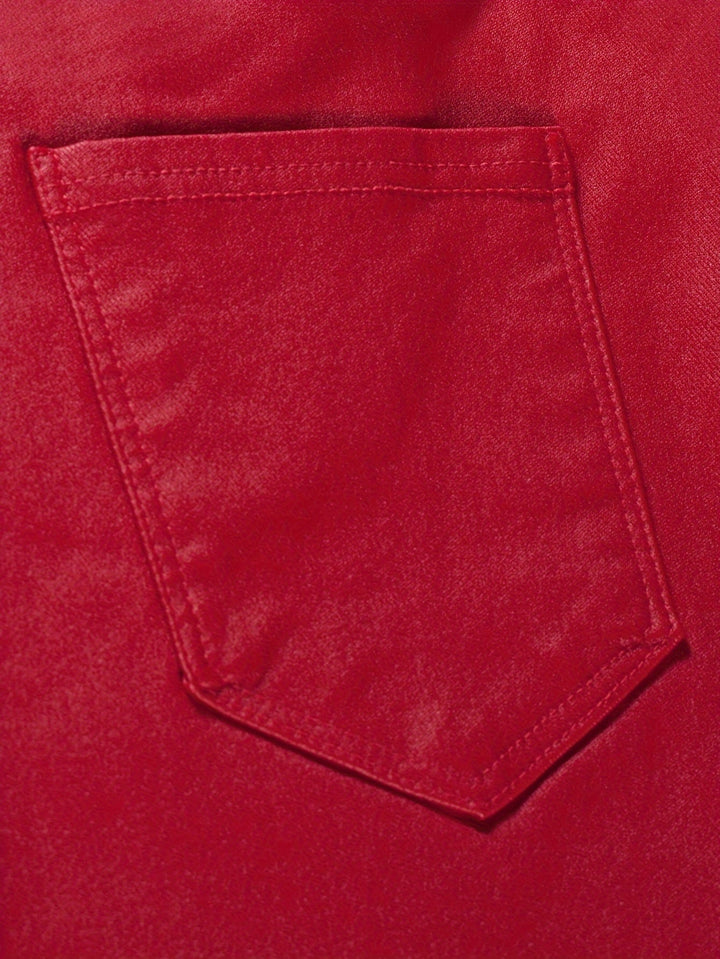 Femme portant Jean noir Miloria | Pantalon skinny effet cuir brillant