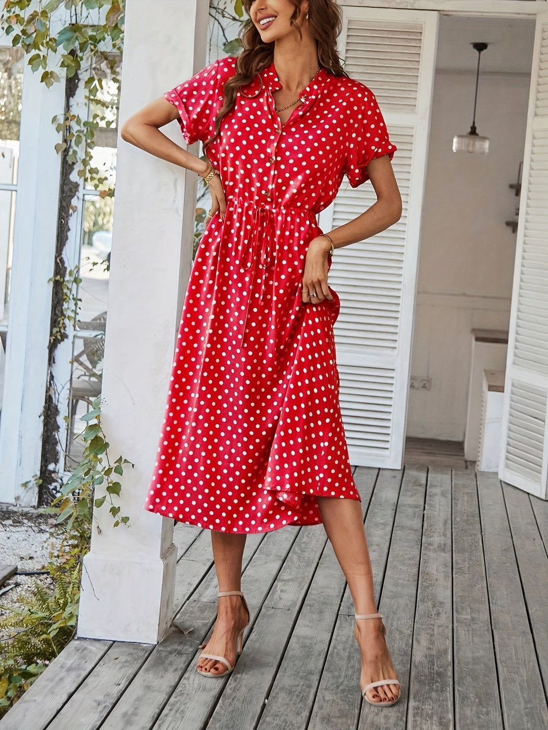 Femme portant Robes Mirabelle | Robe à pois à col en V pour femme