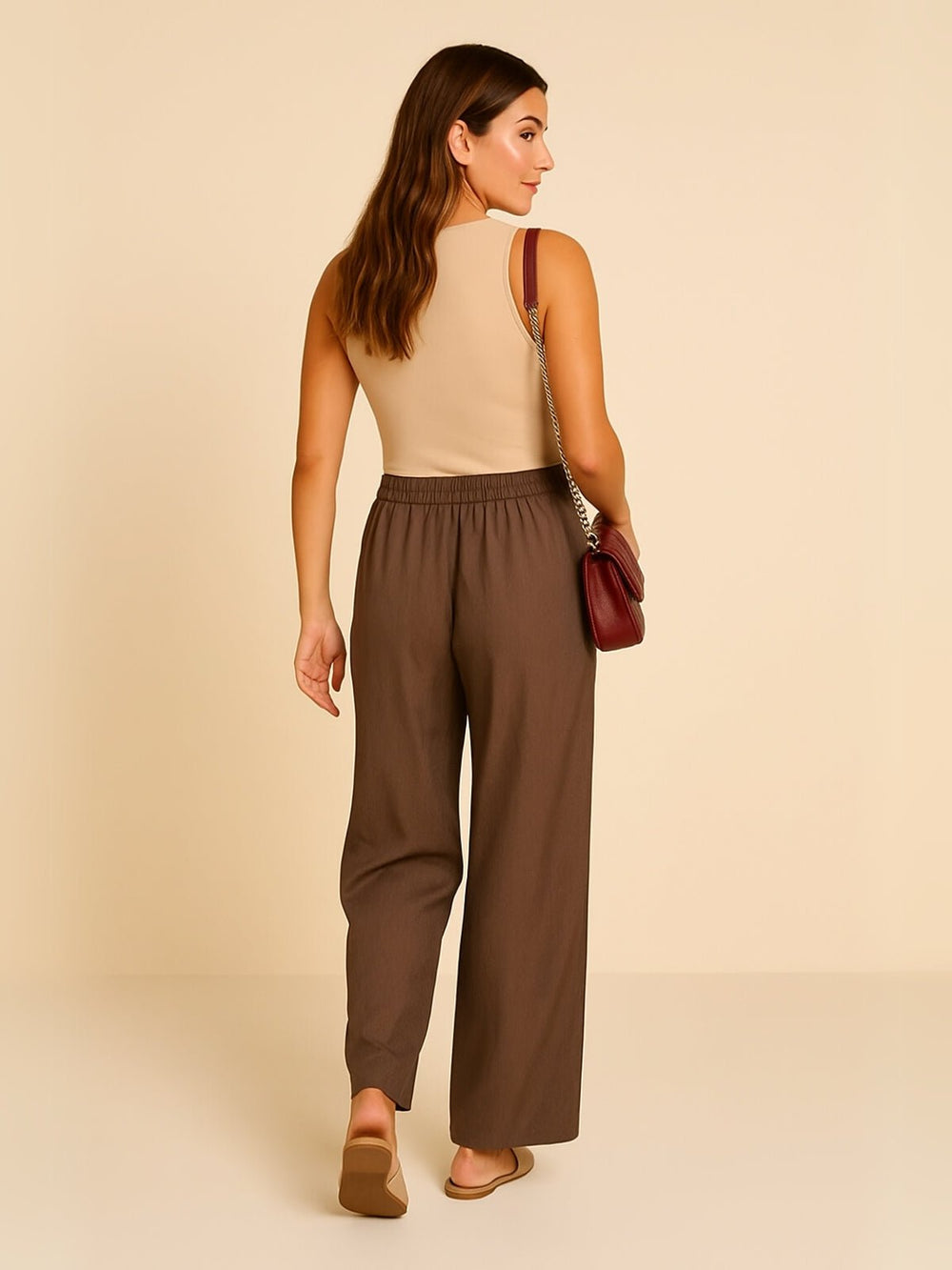 Femme portant Pantalon Large Miraya | Pantalon large en viscose tissée