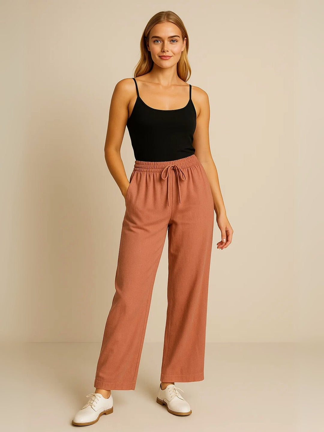 Femme portant Pantalon Large Miraya | Pantalon large en viscose tissée
