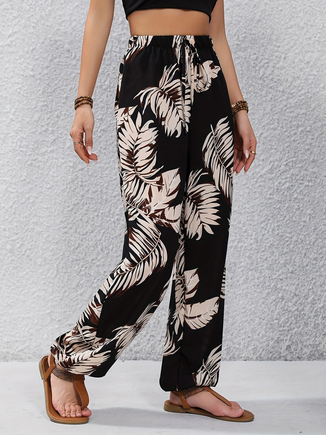 Femme portant Pantalon fluide Mireliya | Pantalon fluide imprimé tropical