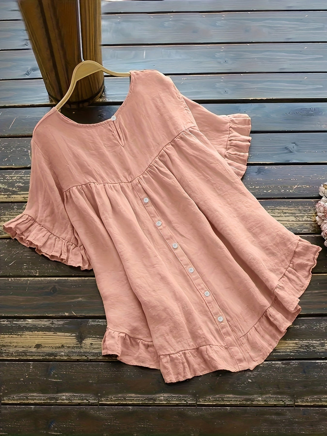 Femme portant Blouse Mirelys | Blouse coton col rond à volants doux