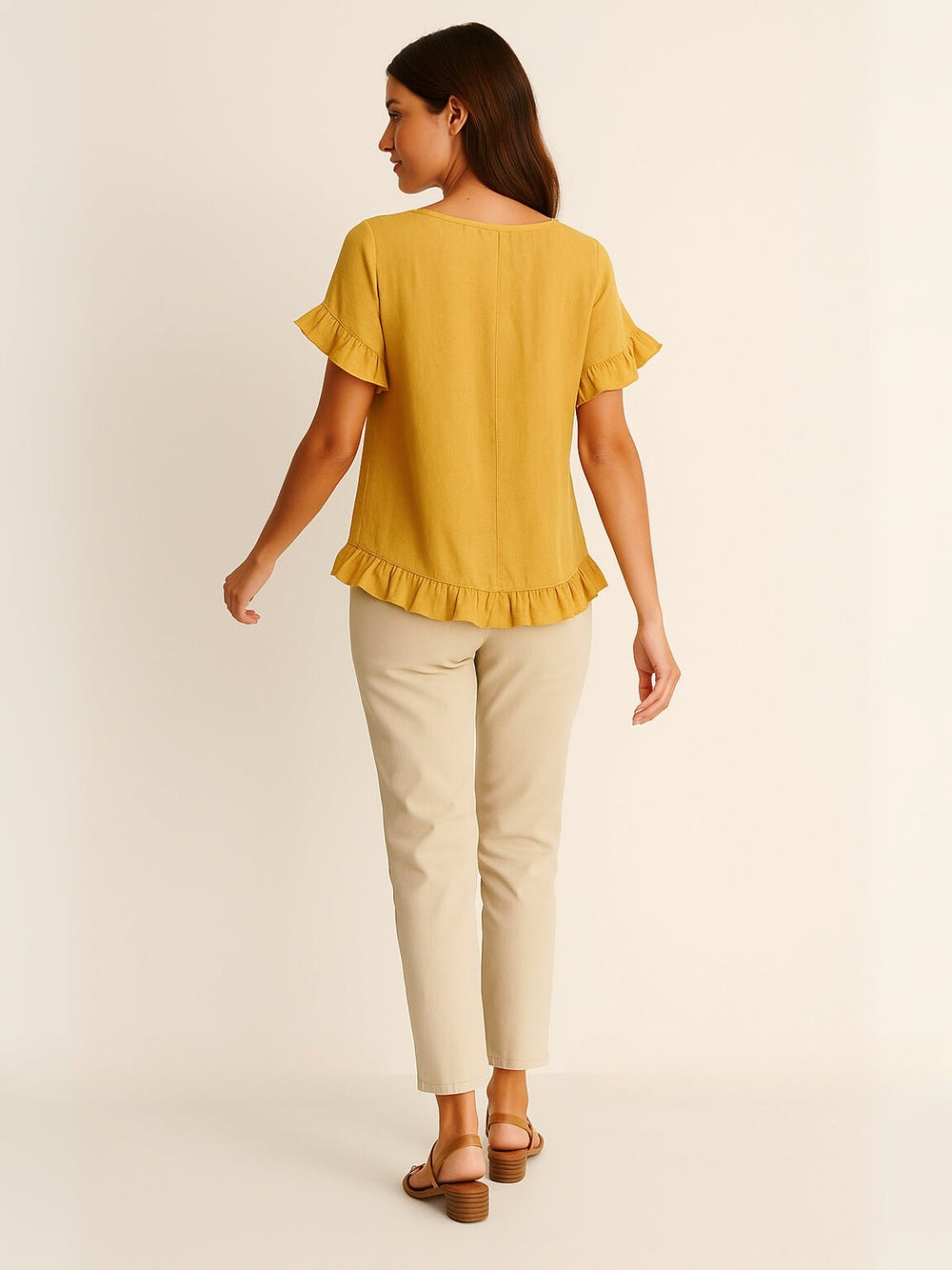 Femme portant Blouse Mirelys | Blouse coton col rond à volants doux