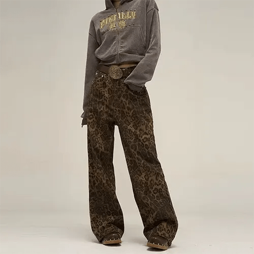 Femme portant Pantalons Nadine | Pantalon Vintage Baggy pour Femme | Confort et Charme Rétro