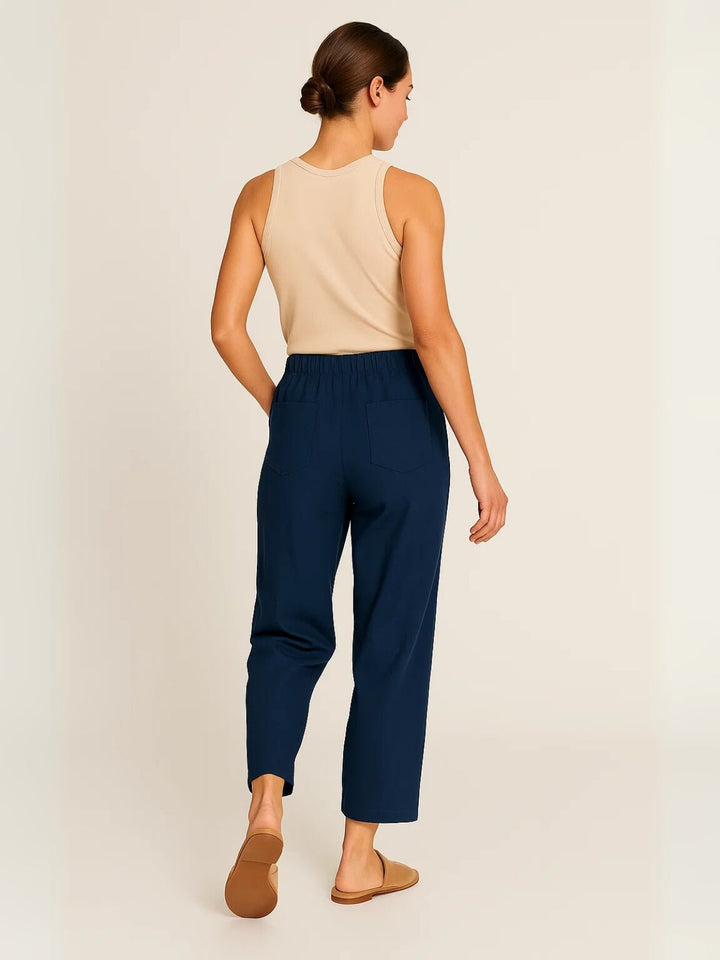 Femme portant Pantalon droit Norella | Pantalon droit à boutons élégants