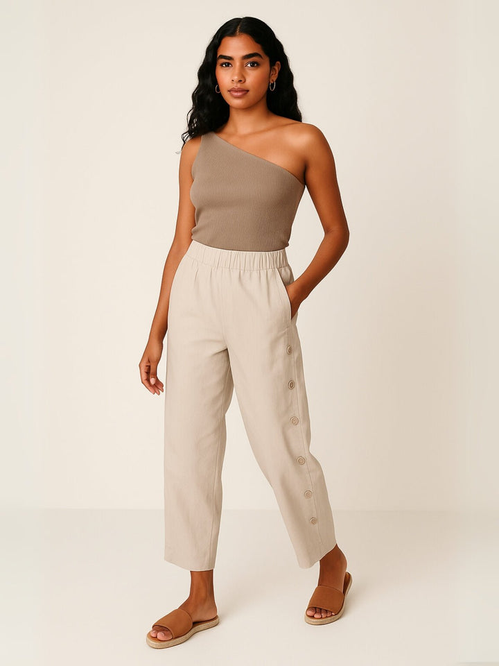 Femme portant Pantalon vintage Norella | Pantalon droit à boutons élégants