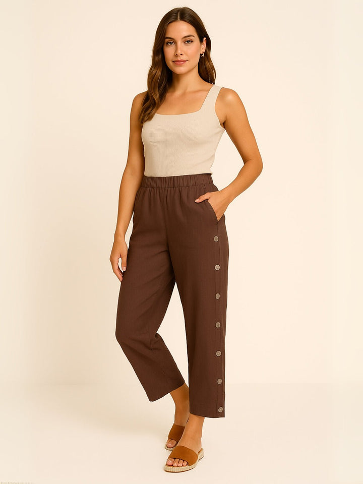 Femme portant Pantalon vintage Norella | Pantalon droit à boutons élégants