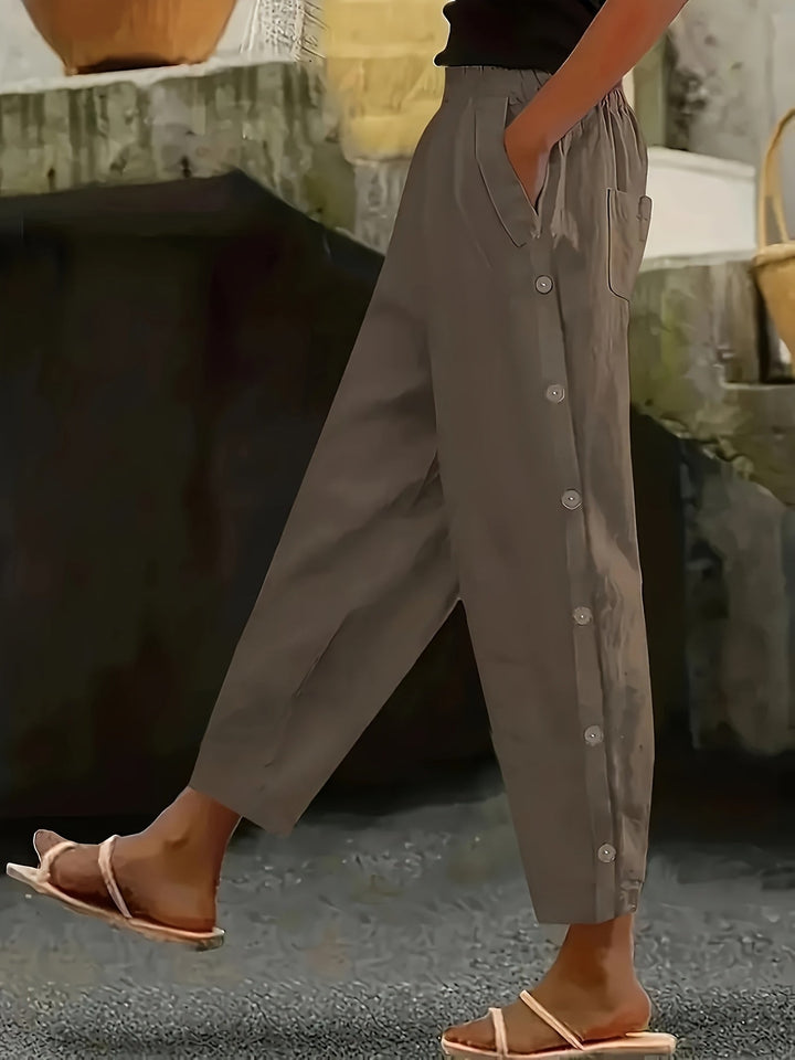 Femme portant Pantalon vintage Norella | Pantalon droit à boutons élégants