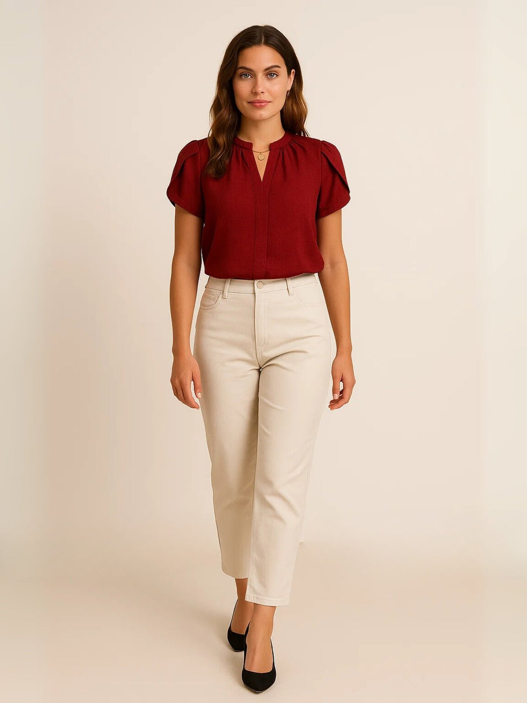 Femme portant Blouse Norelya | Blouse unie à col V classique