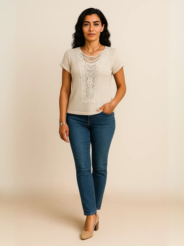 Femme portant T-Shirt Odéna | T-shirt dentelle col ras du cou