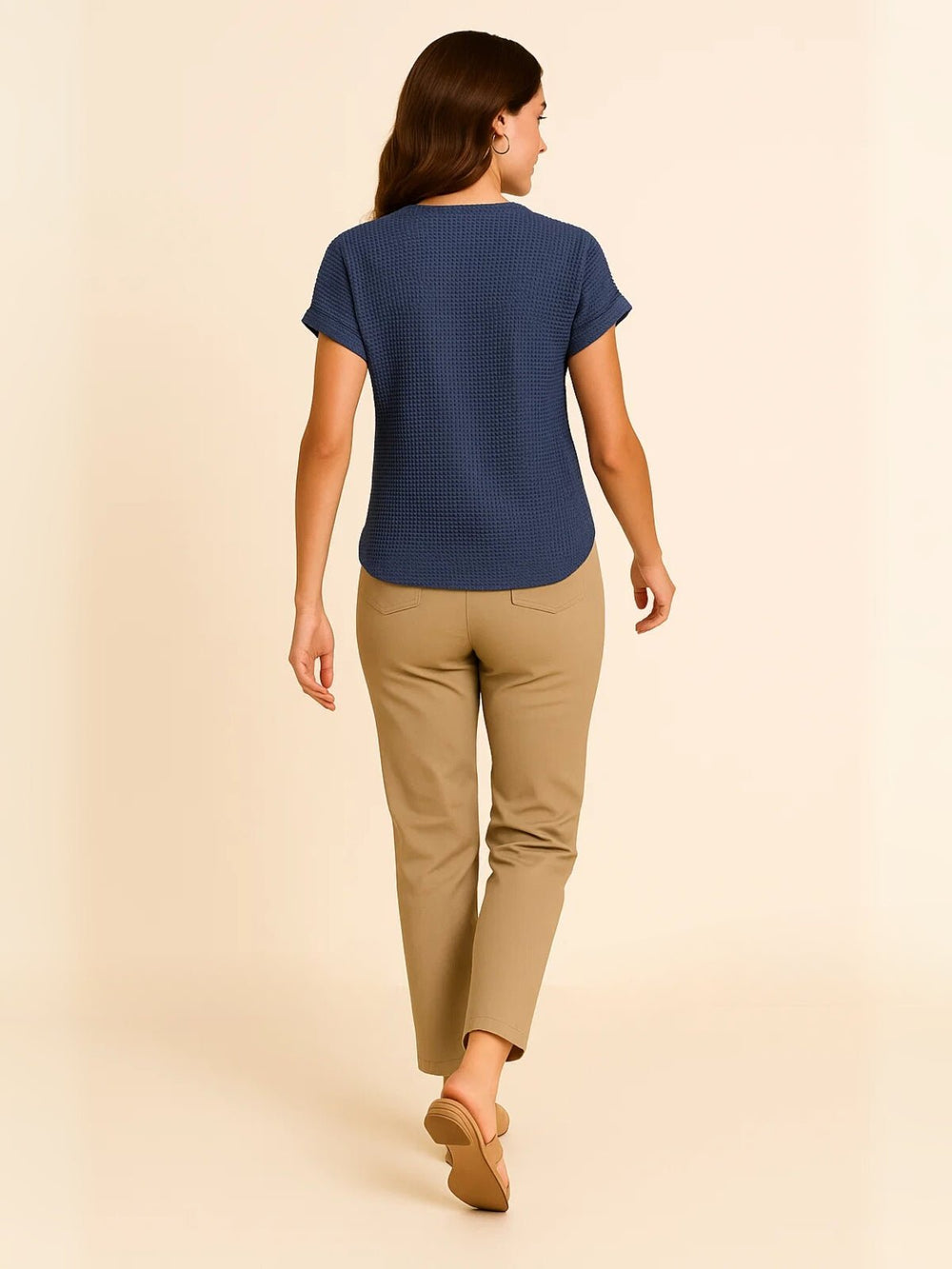 Femme portant T-Shirt Odéna | T-shirt dentelle col ras du cou