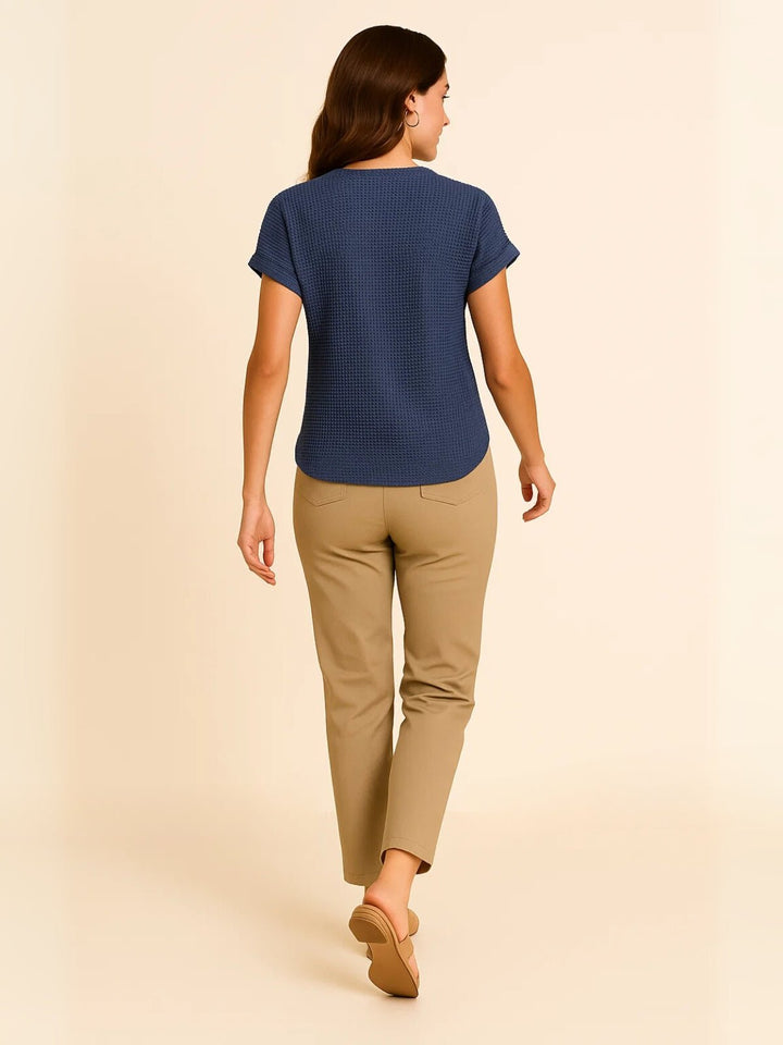 Femme portant T-Shirt Odéna | T-shirt dentelle col ras du cou