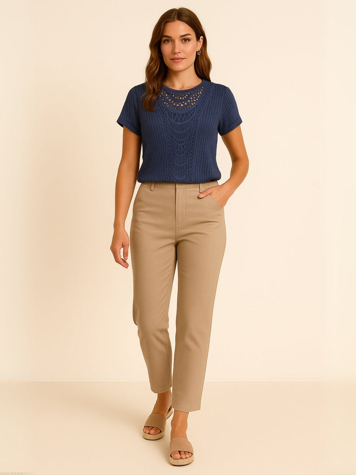 Femme portant T-Shirt Odéna | T-shirt dentelle col ras du cou