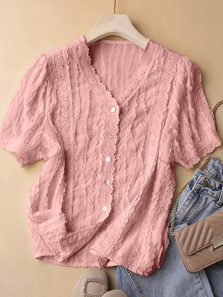 Femme portant Blouse Orlinda | Blouse col V dentelle contrastée