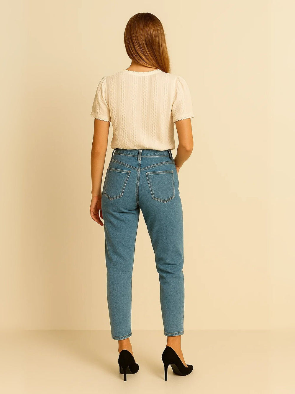Femme portant Blouse Orlinda | Blouse col V dentelle contrastée