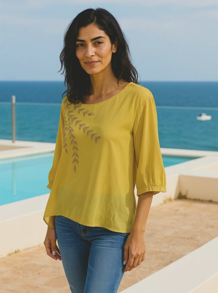Isaya | Blouse brodée col rond fluide
