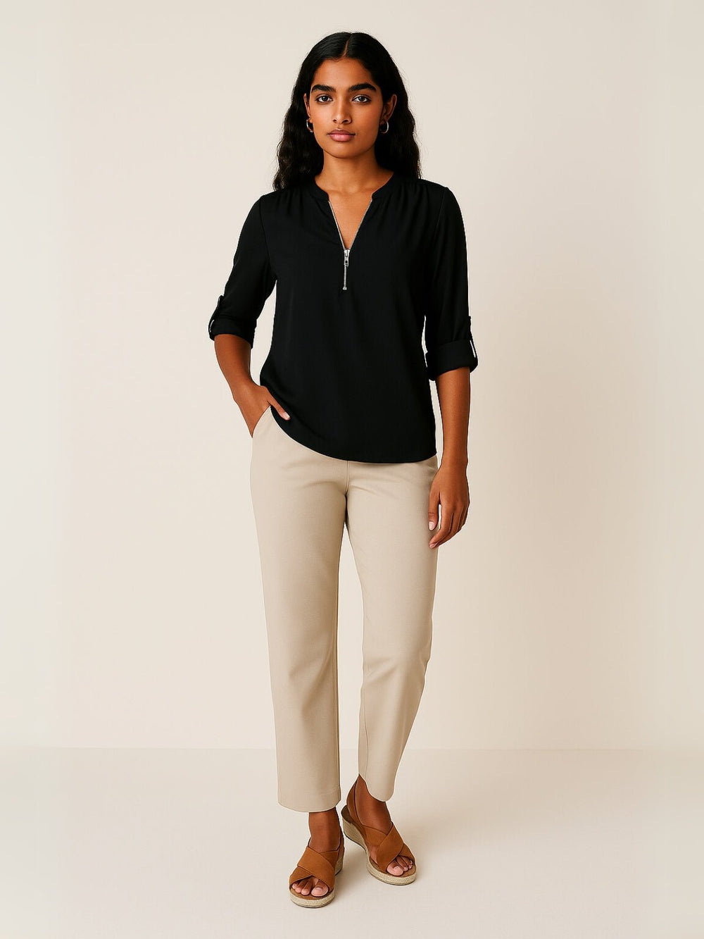 Femme portant Blouse Rhéa | Blouse zippée manches retroussables