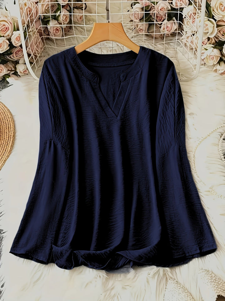Femme portant Blouse Sélina | Blouse fluide à col fendu