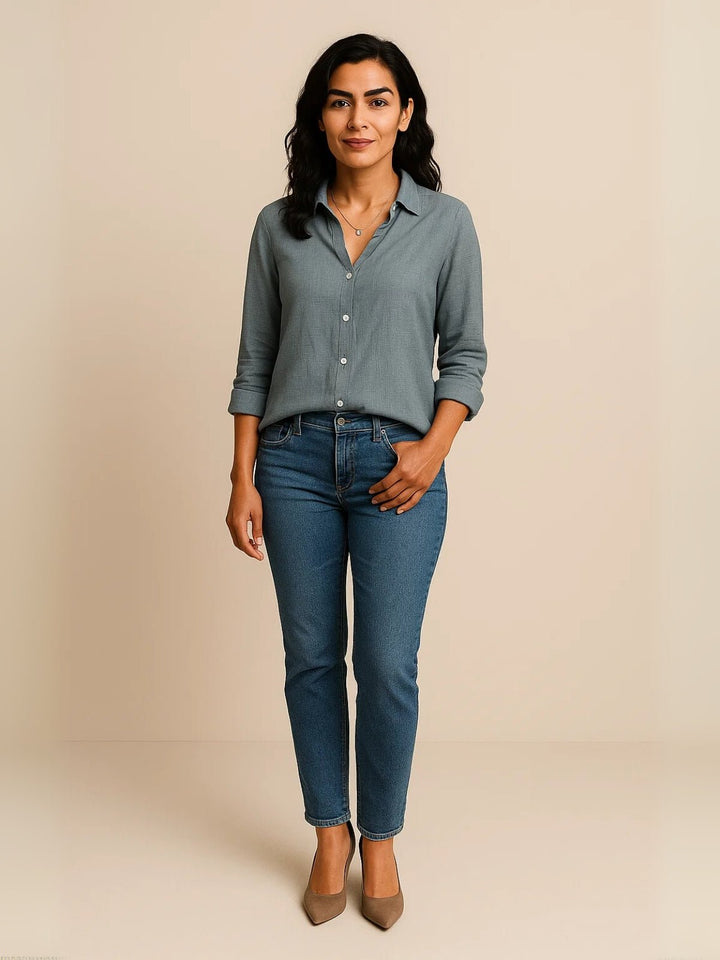 Femme portant Chemisier Séphina | Chemise en lin semi - transparente