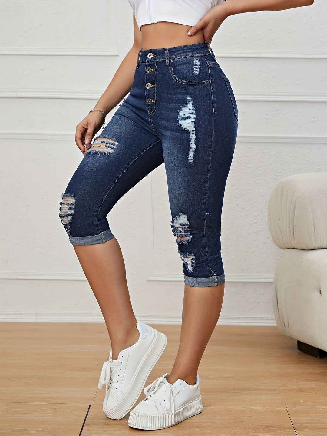 Femme portant Pantacourt Sérénna | Pantacourt en jean déchiré taille haute