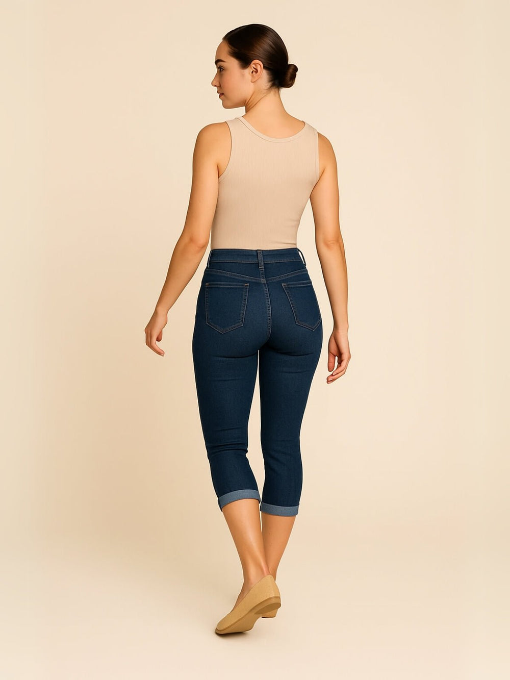 Femme portant Pantacourt Sérénna | Pantacourt en jean déchiré taille haute