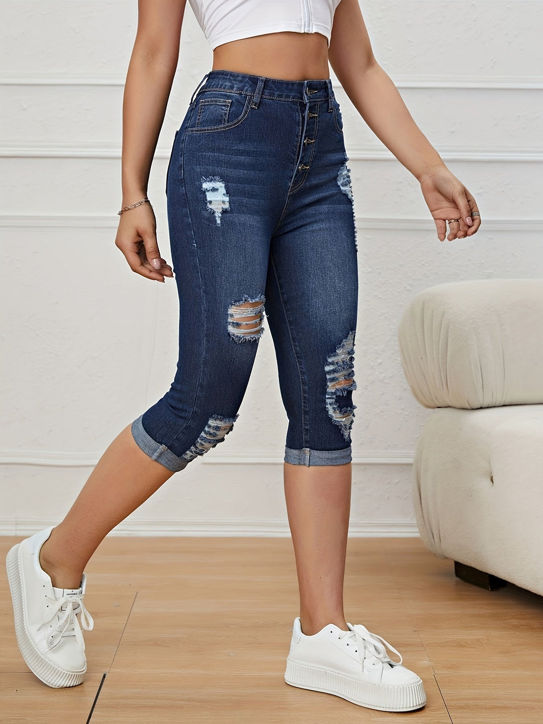 Femme portant Pantacourt Sérénna | Pantacourt en jean déchiré taille haute