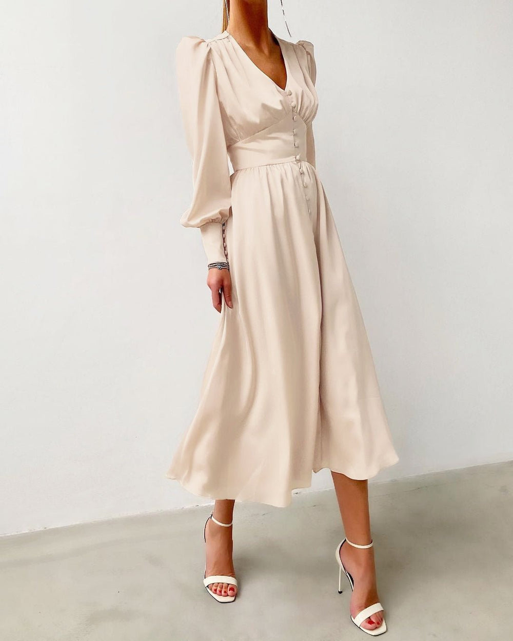 Femme portant Robe Trapèze Serevina | Robe Longue Élégante