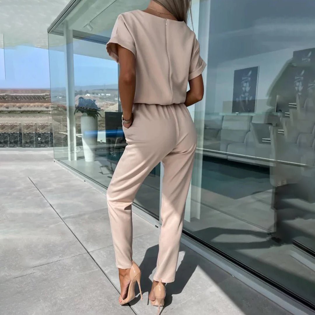 Femme portant Combinaison Soline | Combinaison Élégante Pour Femme | Col en V