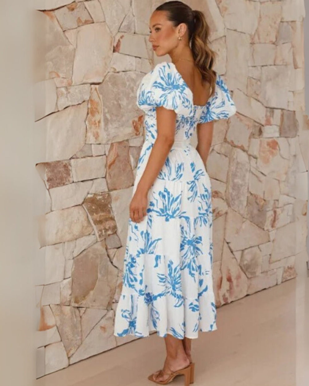 Femme portant Robe été Sylviana | Robe Longue Épaules Dénudées Fleurie