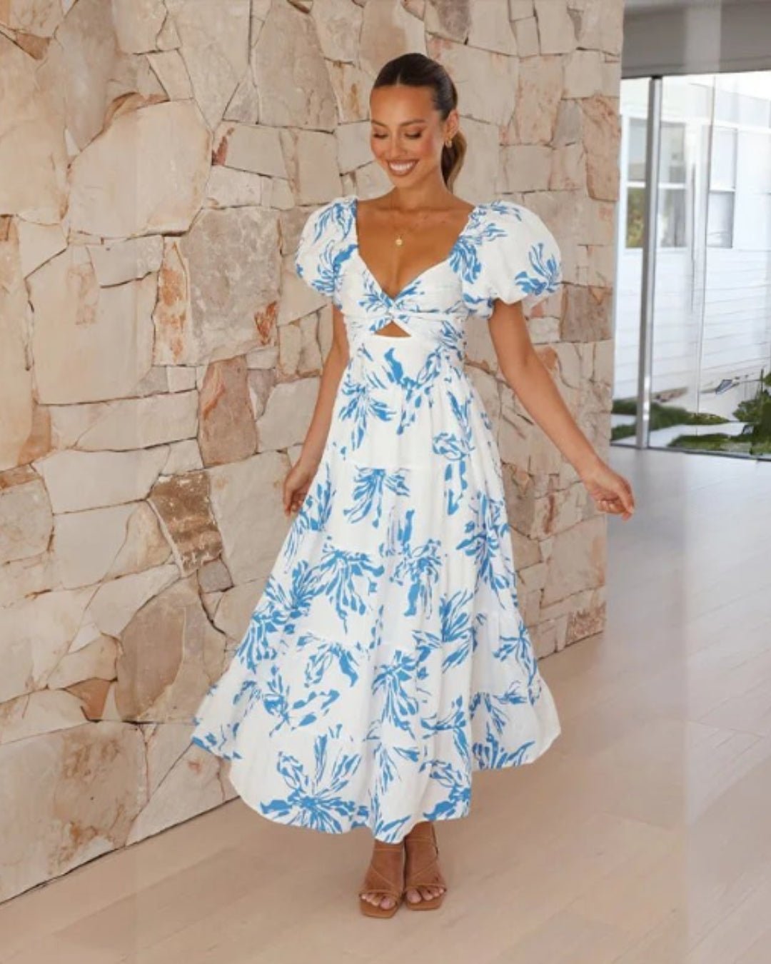 Femme portant Robe été Sylviana | Robe Longue Épaules Dénudées Fleurie