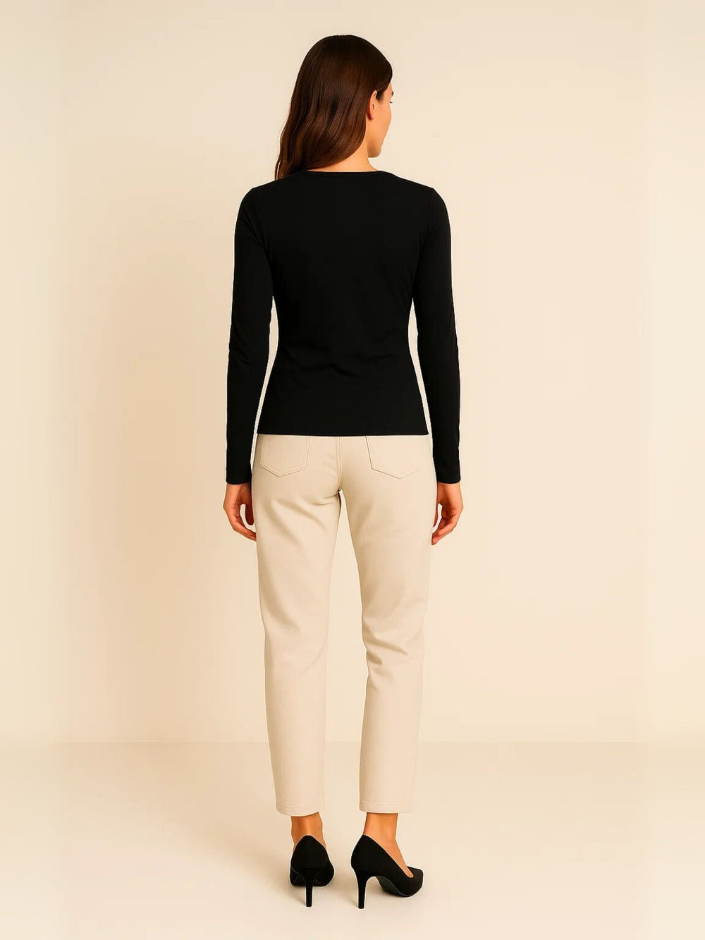 Femme portant Blouse Thésia | Blouse croisée à volants élégante