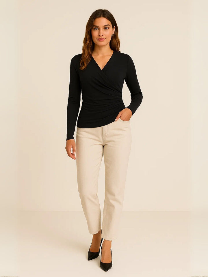 Femme portant Blouse Thésia | Blouse croisée à volants élégante