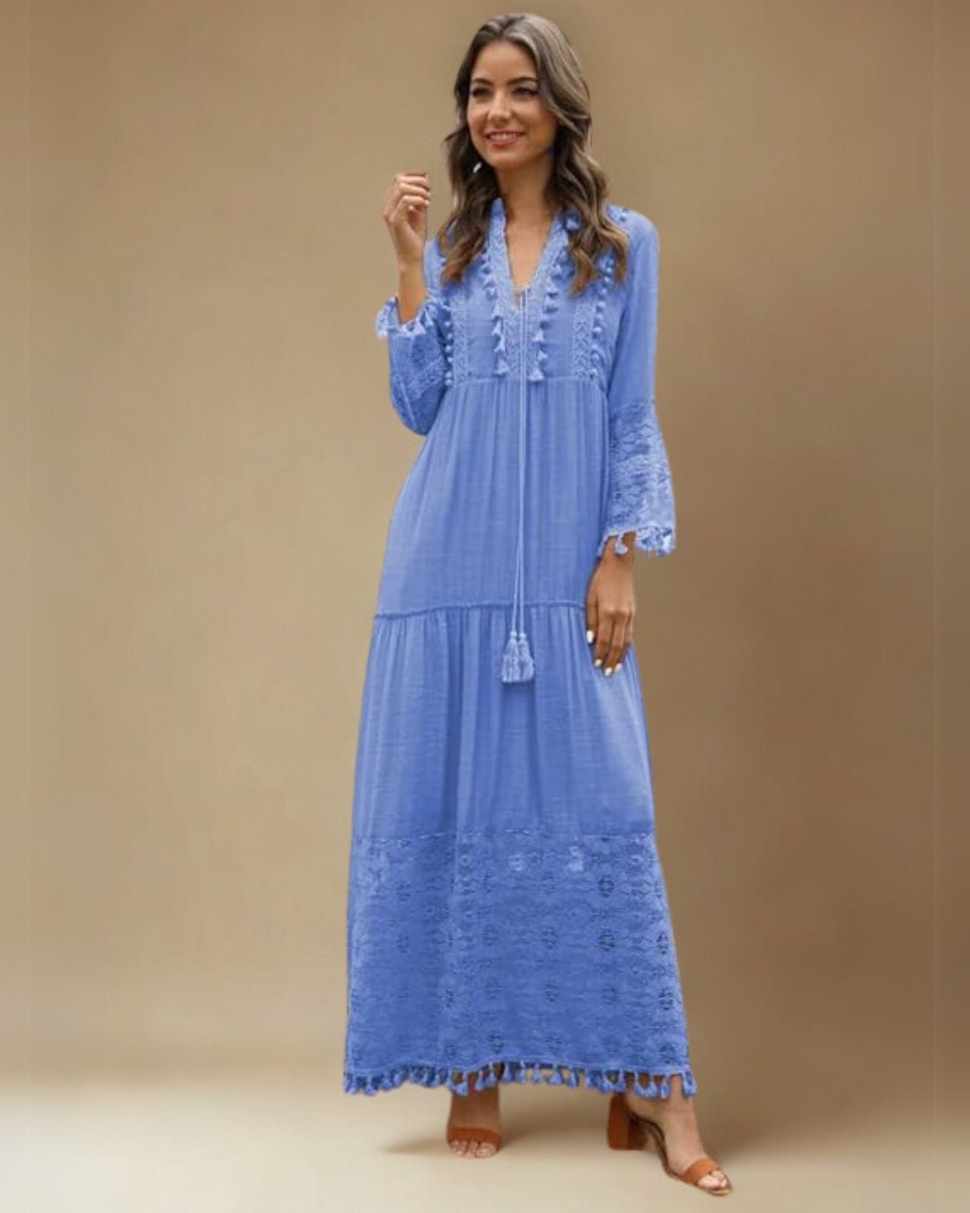 Femme portant Robe Bohème Valoria | Robe Tunique Longue Bohème Brodée