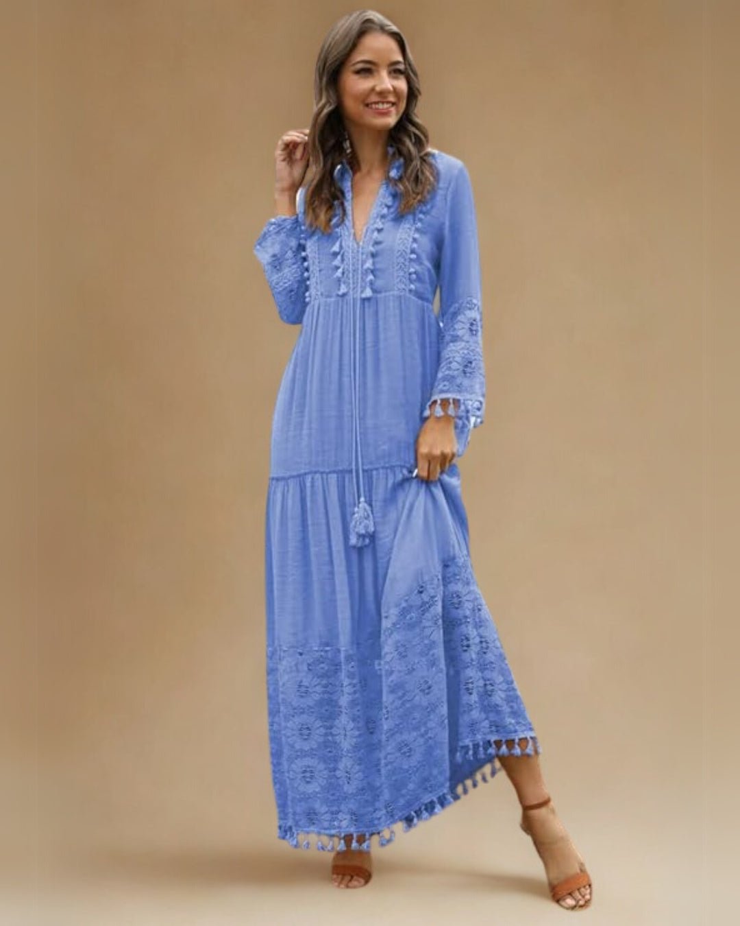 Femme portant Robe Bohème Valoria | Robe Tunique Longue Bohème Brodée