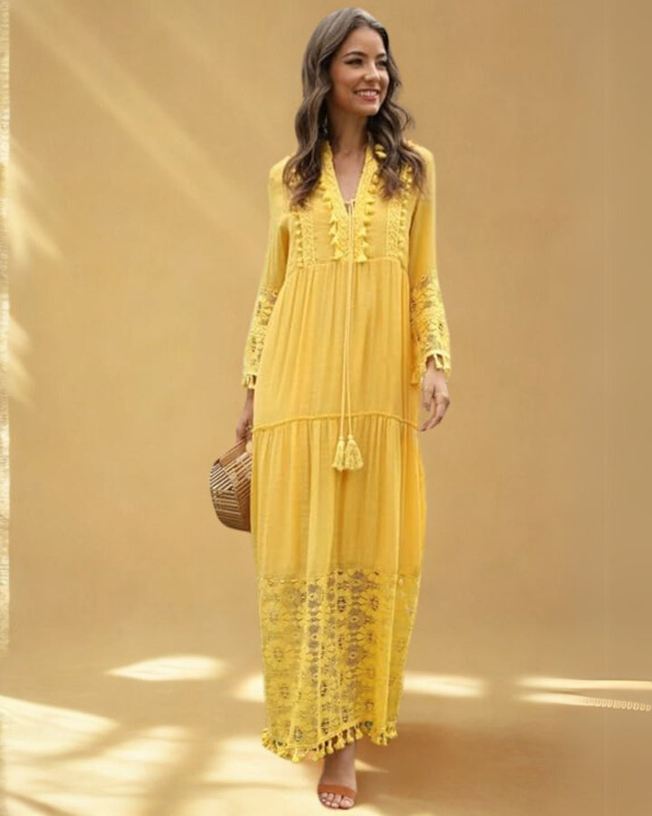 Femme portant Robe Bohème Valoria | Robe Tunique Longue Bohème Brodée