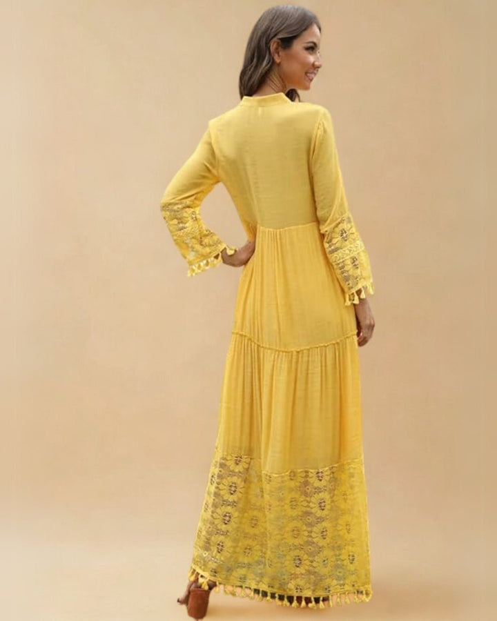 Femme portant Robe Bohème Valoria | Robe Tunique Longue Bohème Brodée