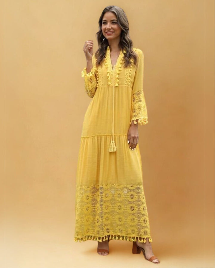 Femme portant Robe Bohème Valoria | Robe Tunique Longue Bohème Brodée