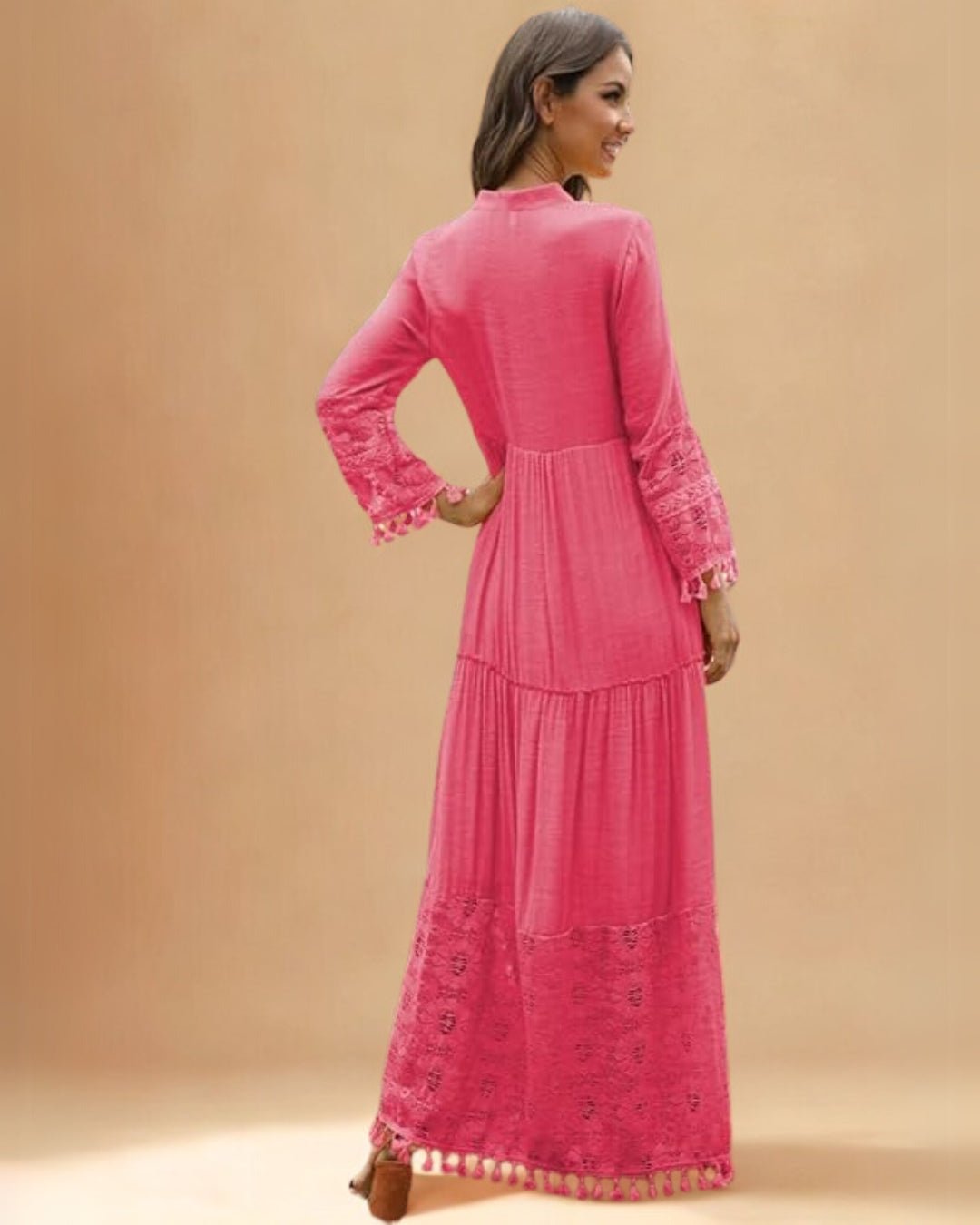 Femme portant Robe Bohème Valoria | Robe Tunique Longue Bohème Brodée