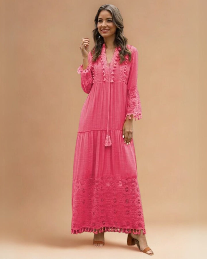 Femme portant Robe Bohème Valoria | Robe Tunique Longue Bohème Brodée