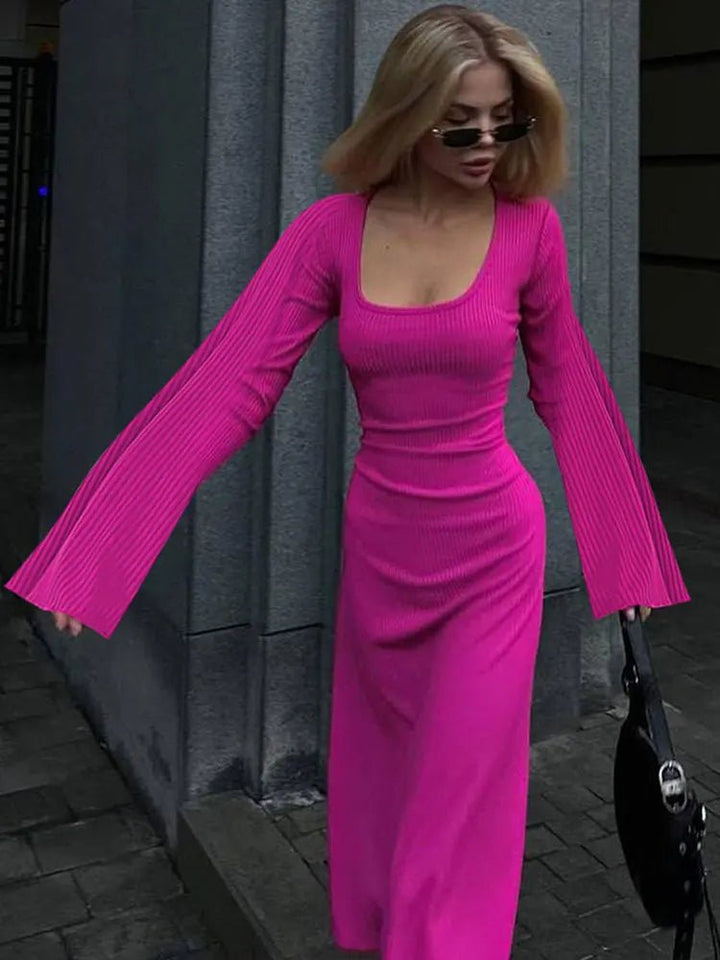 Femme portant Robes Vellara | Robe maxi côtelée unie avec manches trompettes pour femme