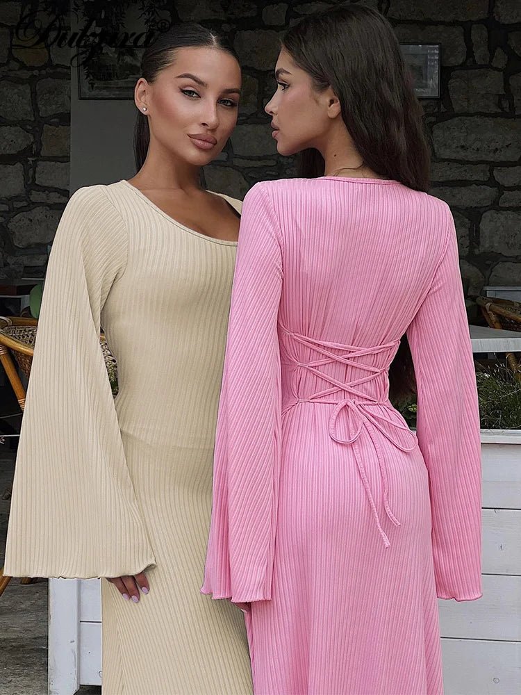 Femme portant Robes Vellara | Robe maxi côtelée unie avec manches trompettes pour femme