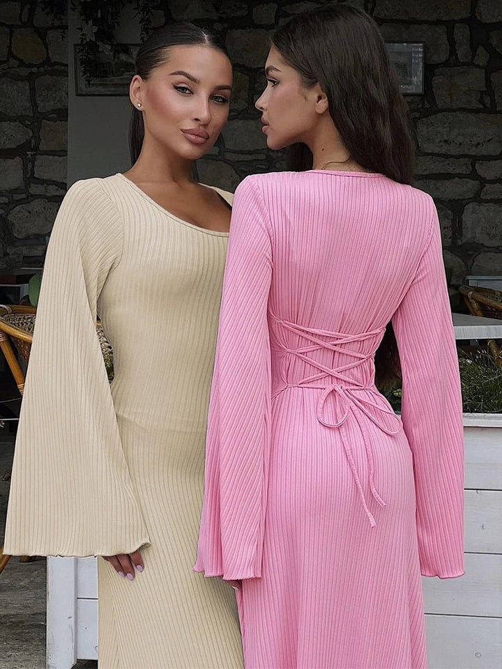 Femme portant Robes Vellara | Robe maxi côtelée unie avec manches trompettes pour femme