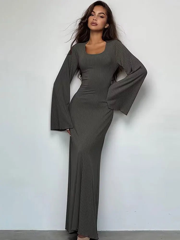 Femme portant Robes Vellara | Robe maxi côtelée unie avec manches trompettes pour femme