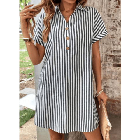 Femme portant Robes Veloria | Robe rayée avec boutons et encolure en V pour femmes