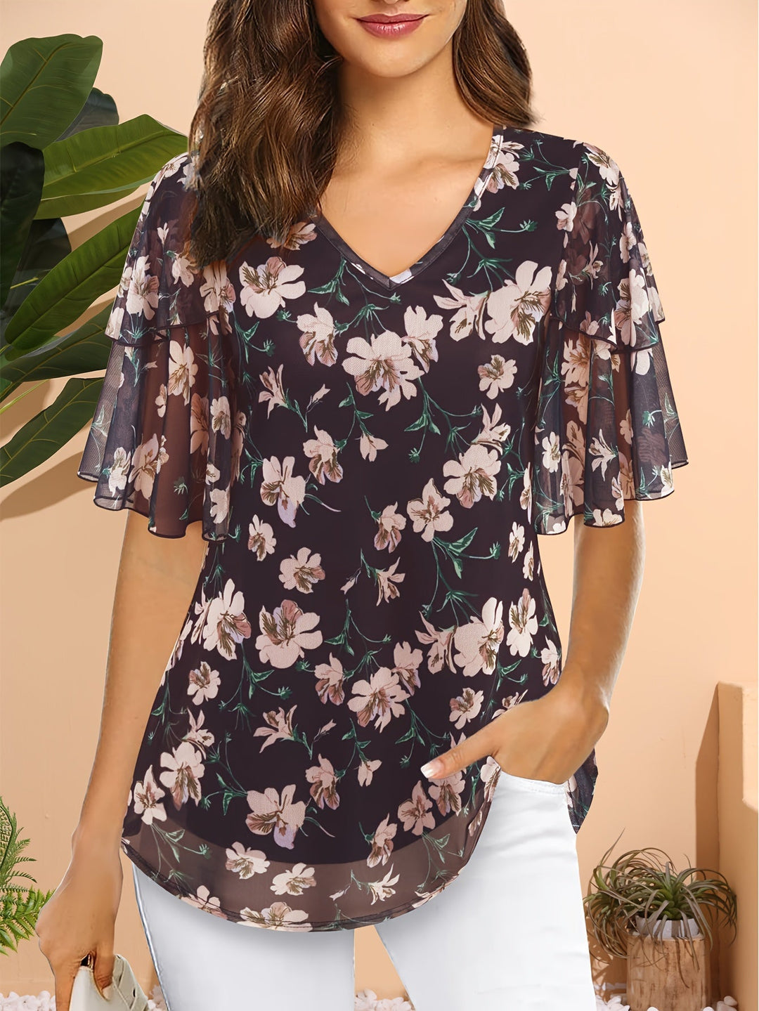 Femme portant Tunique Veylina | Tunique fleurie col V fluide