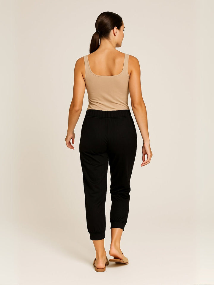 Femme portant Jogging Yaléna | Pantalon sport à lacets stretch